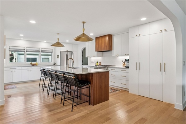 How long does a kitchen remodel take from start to finish?