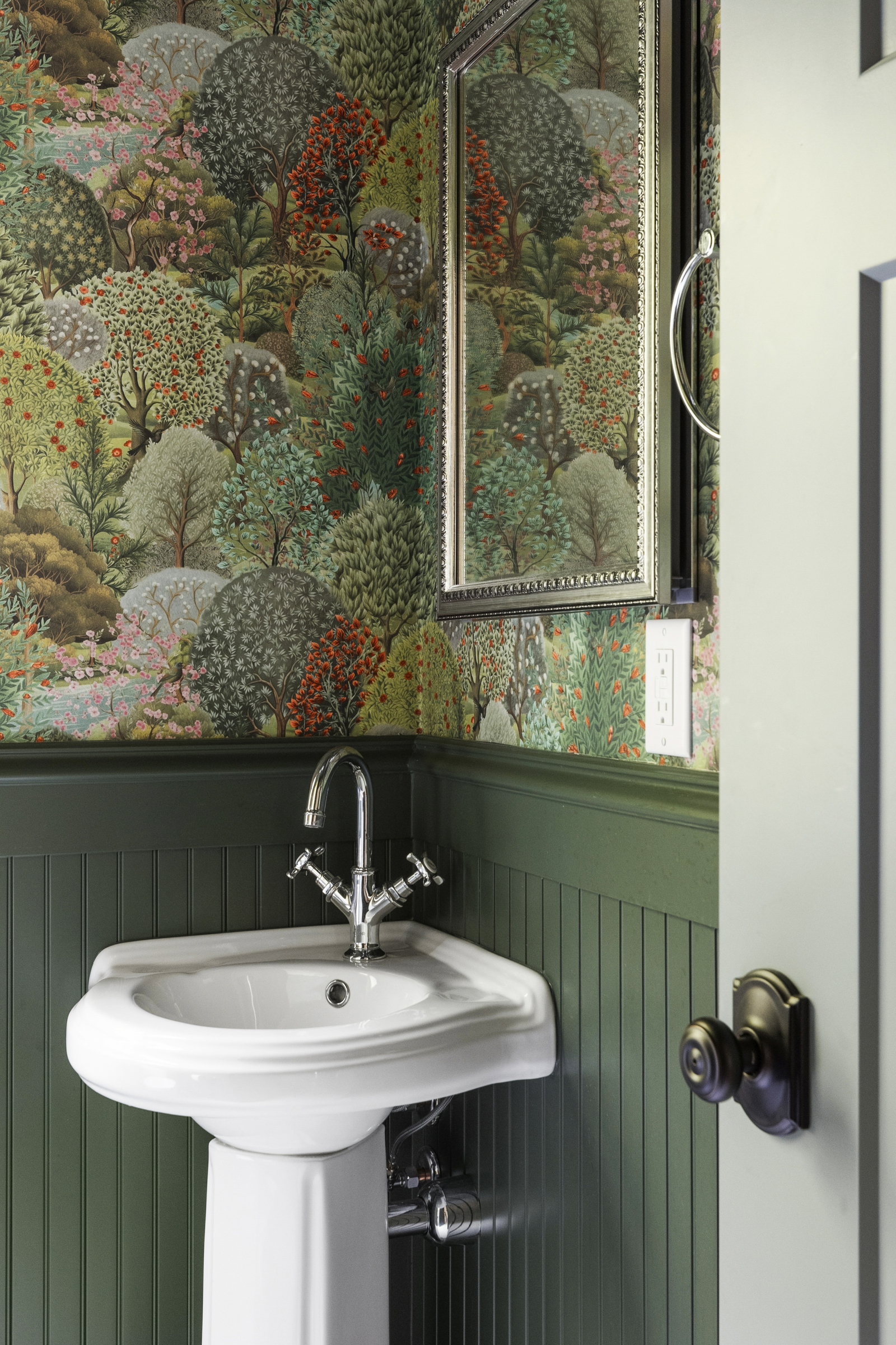Minneapolis Kitchen & Powder Room Remodel Project in Minneapolis, MN